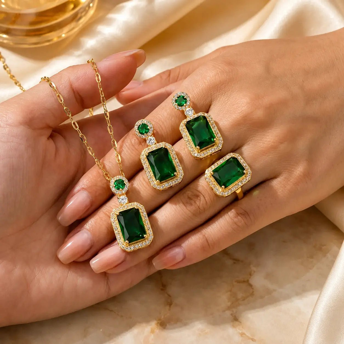 3 PIEZAS AL PRECIO DE 1 - CONJUNTO ESMERALDA🎁 - Amelia Joyería